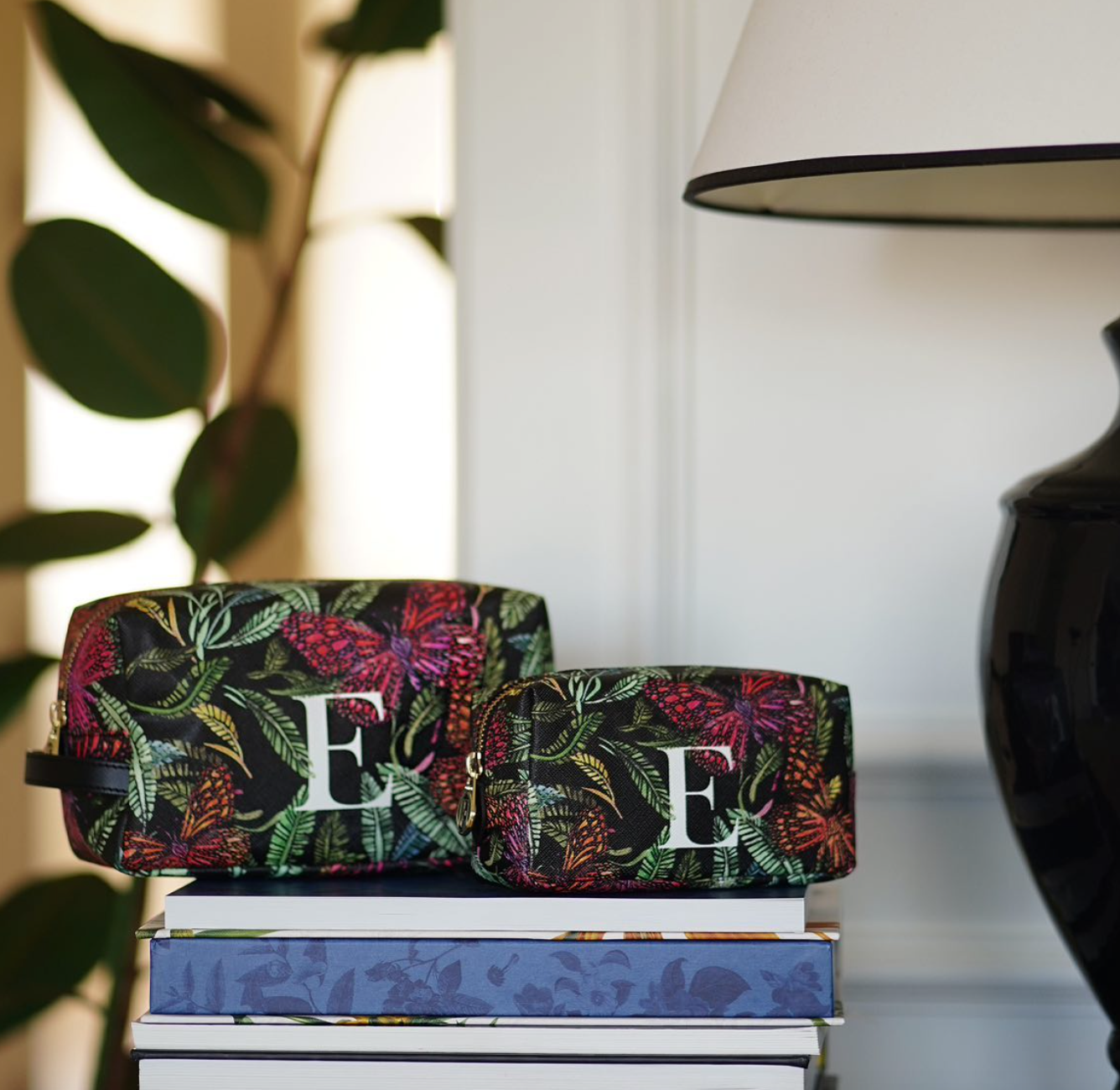 Bacio Make-up Bag in Botanical Dream Monogram